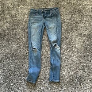 Size 4 American eagle skinny “super stretch” jeans